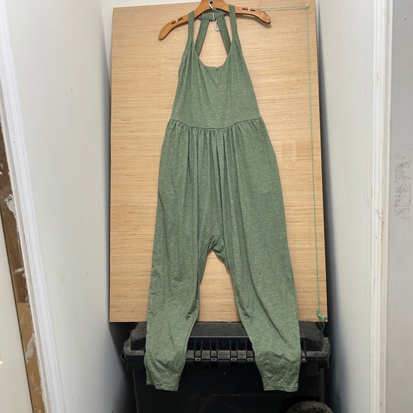 HALARA Pants - Halara Heather Green Halter Twist Back Jumpsuit Pockets Size L NWT